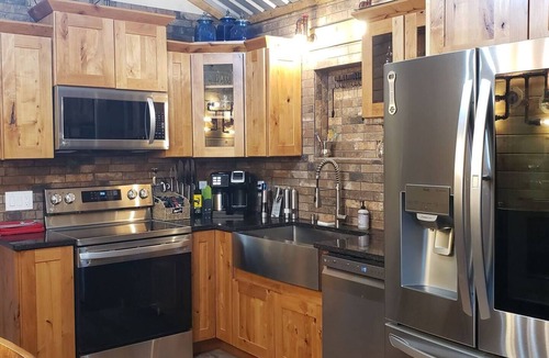 Wise County Other | Private Retreat with Pond, Pool and Hot Tub