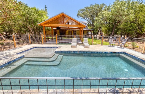 Sabinal House | Private River Access and wheelchair accessable