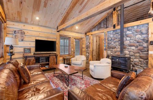 Darby House | Private River Front Cabin