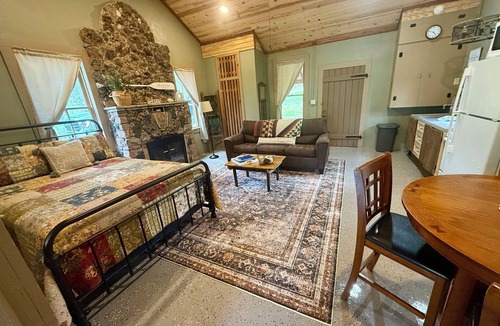 Steelville Cabin | Private River Frontage! Beautiful Cabin with Amazing views! Available now!