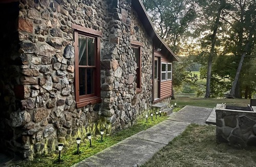 Steelville Cabin | Private River Frontage! Beautiful Cabin with Amazing views! Available now!