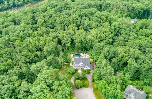 Fredericksburg House | Private Riverfront Estate on 4,000+ Acres with Infinity Pool – Fredericksburg VA