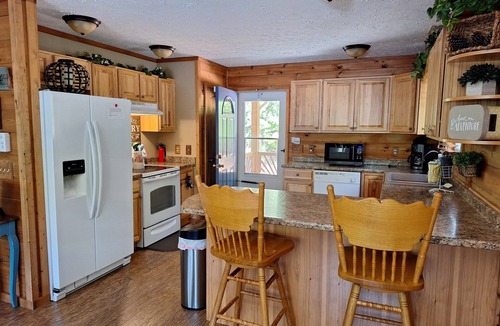 Cherokee House | PRIVATE RIVERFRONT 3 bed/2 bath house on the Oconaluftee River!