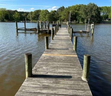 Hague House | Private Riverfront Retreat