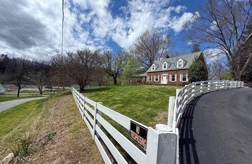 Fries House | Private Riverview Home with Hot Tub on New River Trail