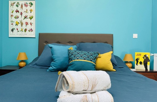 Sainte-Foy-la-Grande House | Private room in townhouse