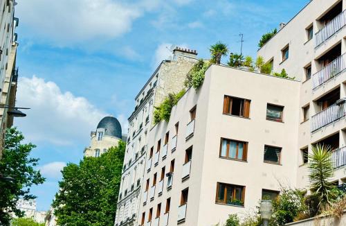 La Celle-sous-Gouzon Apartment | Private Rooftop Jacuzzi