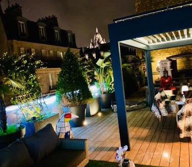 La Celle-sous-Gouzon Apartment | Private Rooftop Jacuzzi