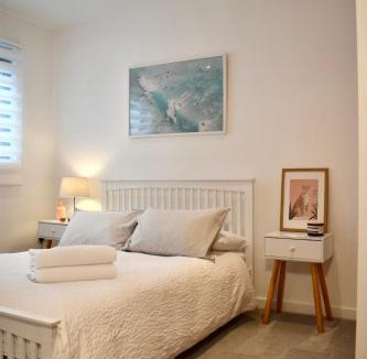 North West House | Private room and bathroom in shared flat with parking