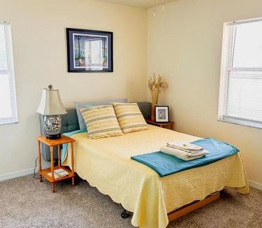 Crystal River House | Private Room at Crystal River Retreat with Salt Water Pool