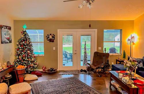 Crystal River House | Private Room at Crystal River Retreat with Salt Water Pool