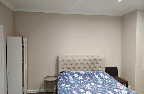 Ealing Common House | Private Room Direct Travel Heathrow & Central Ldn