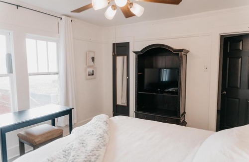 Freetown - Port Rico Apartment | Private Room - Downtown 1BR 1Bath