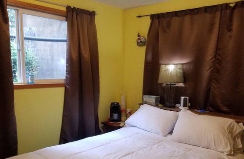 Nordland House | Private room/entrance, shared bathroom