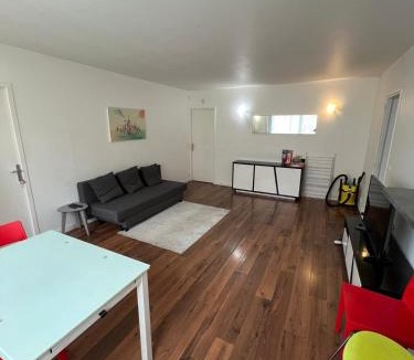 Asnieres-sur-Seine Apartment | Private Room in a Shared Appartment