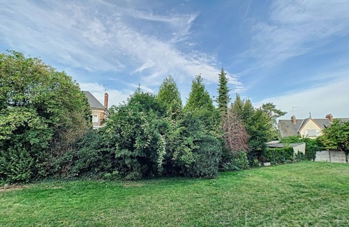 Vierzon Bed & Breakfast | Private room in a house with garden in Vierzon