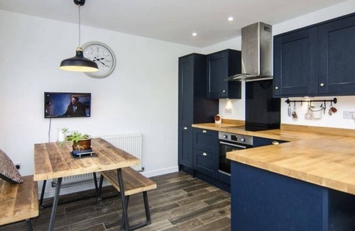 Lichfield House | Private room in a modern shared house