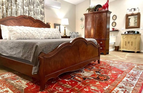 Valley View Bed & Breakfast | Private room in bed and breakfast hosted by Tye