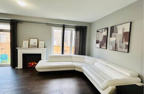 Mount Pleasant Apartment | Private Room in Brampton- Room 4