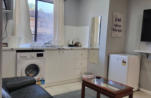 Windsor Ski Chalet | Private Room in Charming Windsor with WiFi, AC, Washing Machine, Kitchenette