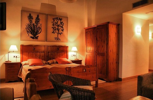 Arbizu Apartment | Private room in charming rural hotel (3 people)