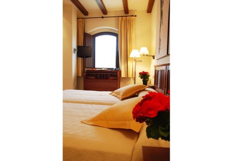 Arbizu Apartment | Private room in charming rural hotel (3 people)
