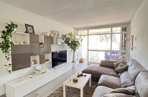 Castelldefels House | Private Room in Castelldefels, a 3-minute walk from the beach