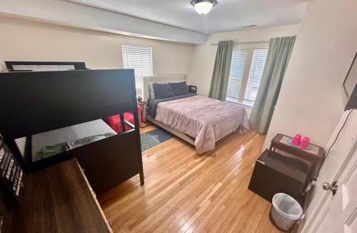 Everett House | Private Room in Everett