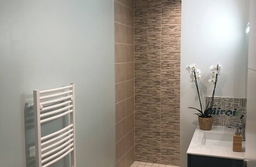 Vezin-le-Coquet Bed & Breakfast | Private room in shared apartment by the week