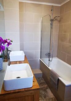 Hackney Apartment | Private Room in Light, spacious flat, next to Broadway Market, E8