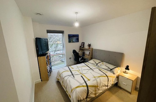 Faraday House | Private room in modern flat in great location