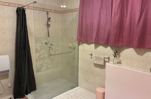 Bron Bed & Breakfast | Private room in shared house - peaceful & warm atmosphere