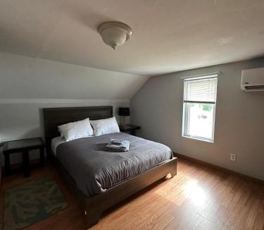 Moncton House | Private Room Lakeview House- Westmount