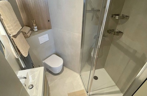 17th Arrondissement Apartment | Private room Paris 17
