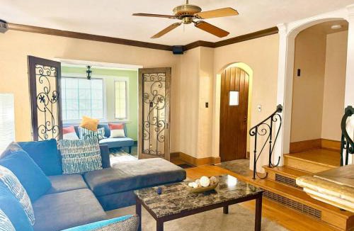 Downtown Syracuse House | Private Room Queen Bed Shared Common Spaces Upstate Medical Crouse Carrier Dome