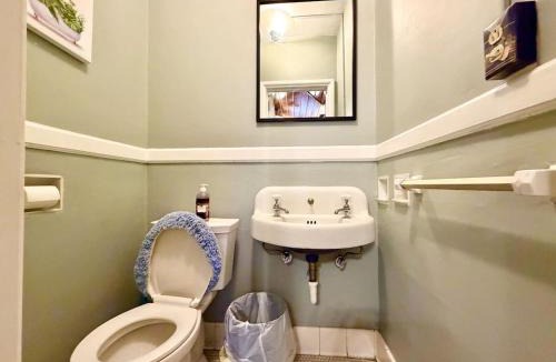 Downtown Syracuse House | Private Room Queen Bed Shared Common Spaces Upstate Medical Crouse Carrier Dome