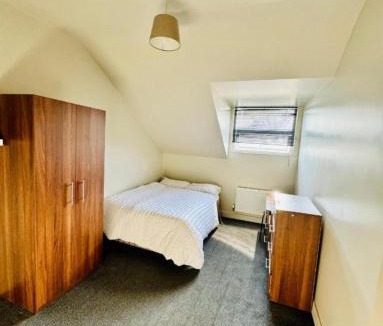 Wakefield Apartment | Private room - Shared Bathroom, Wakefield