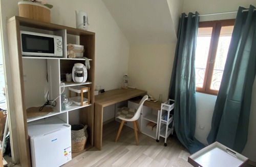 Eragny House | PRIVATE ROOM Sharing In a beautiful house