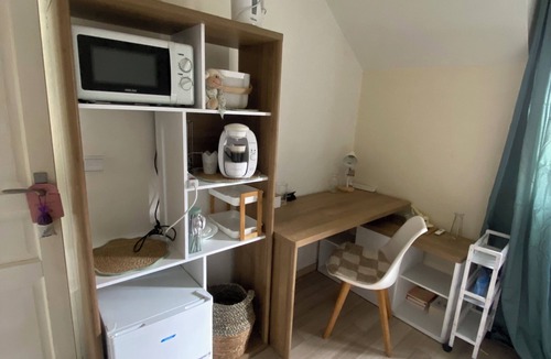 Eragny House | PRIVATE ROOM Sharing In a beautiful house