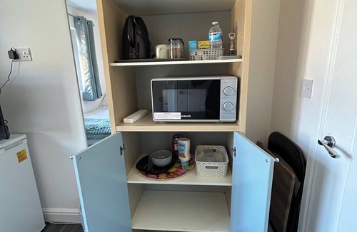 Erdington Apartment | Private Room, Sleeps 2 with Ensuite & Parking