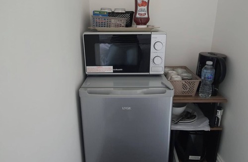 Erdington Apartment | Private Room, Sleeps 2 with Ensuite & Parking