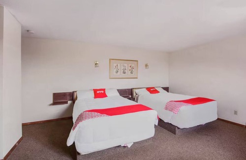Cheyenne Wells Hotel | Private Room w/2 Full Beds + Flat-Screen TV + Essentials
