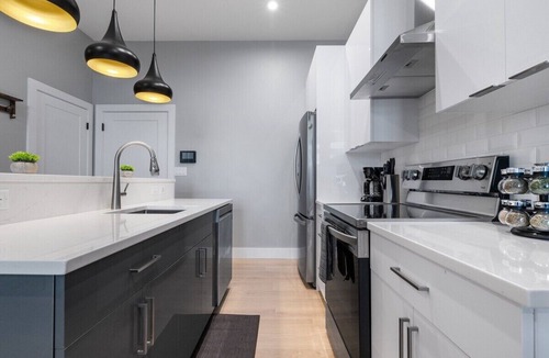 East Somerville Apartment | Private Room w/Shared Bath, near Tufts