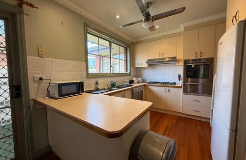 Bentleigh House | Private Room | Walk to Train, Cafes, & Shops