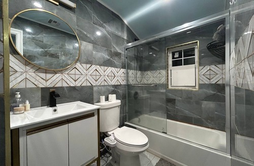 Rochdale House | Private room with attach bathroom near JFK