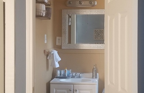 Memphis House | Private room with bath