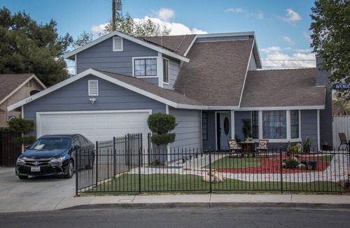 Palmdale Apartment | Private Room with Bathroom