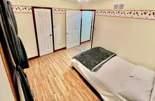 Sharon Apartment | Private room with dedicated Bath in Newmarket