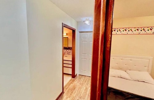 Sharon Apartment | Private room with dedicated Bath in Newmarket