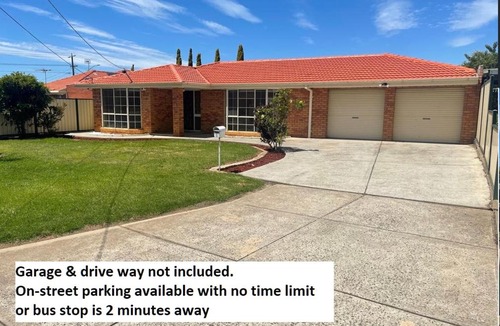 Kings Park House | Private room with kitchen&laundry